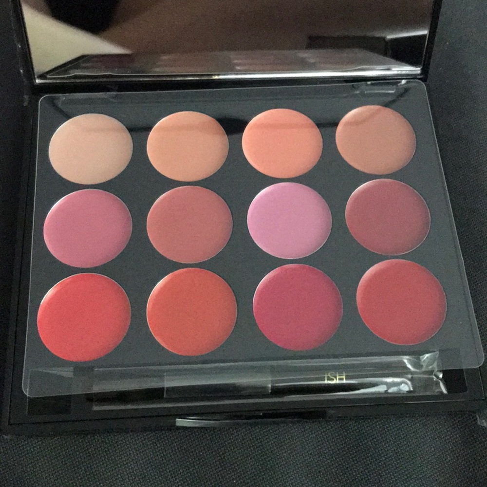 Ish lip palette